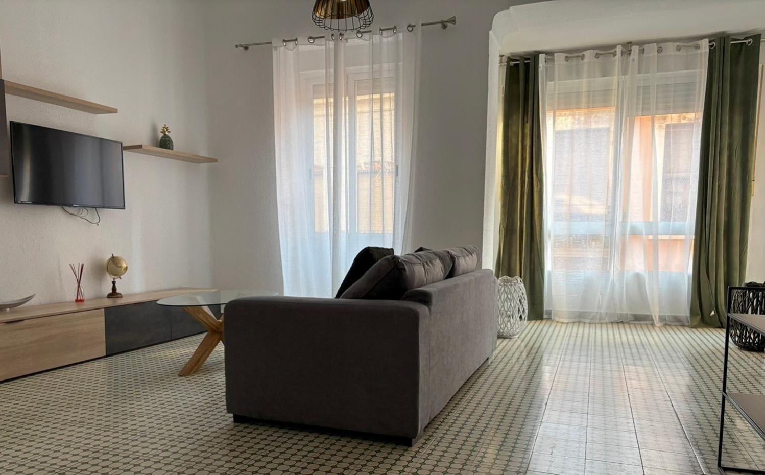 Beautiful Appartment In The Heart Of Alicante Exterior photo