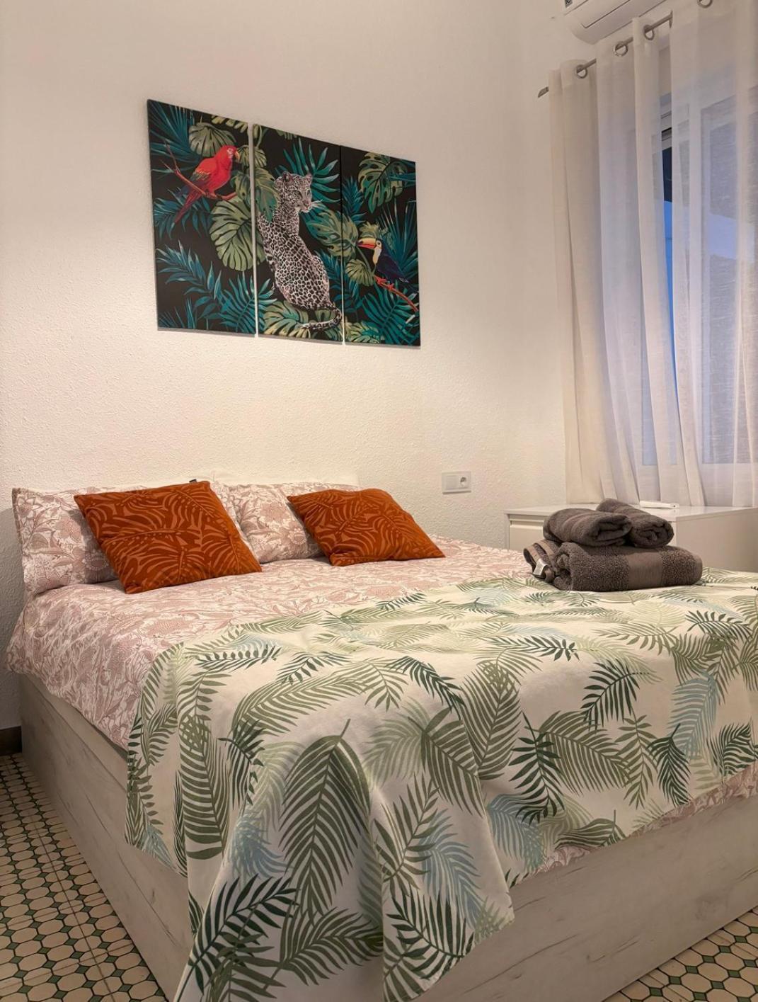 Beautiful Appartment In The Heart Of Alicante Exterior photo